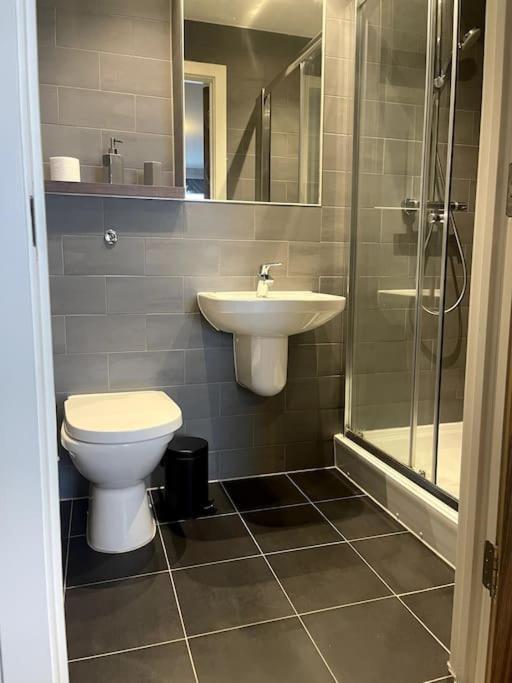מנצ'סטר Lovely 2-Bedroom Condo With Balcony מראה חיצוני תמונה