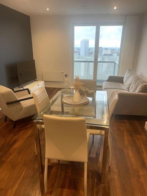 מנצ'סטר Lovely 2-Bedroom Condo With Balcony מראה חיצוני תמונה